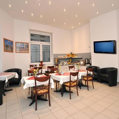 Hotel Apadana Frankfurt Франкфурт на Майн Екстериор снимка