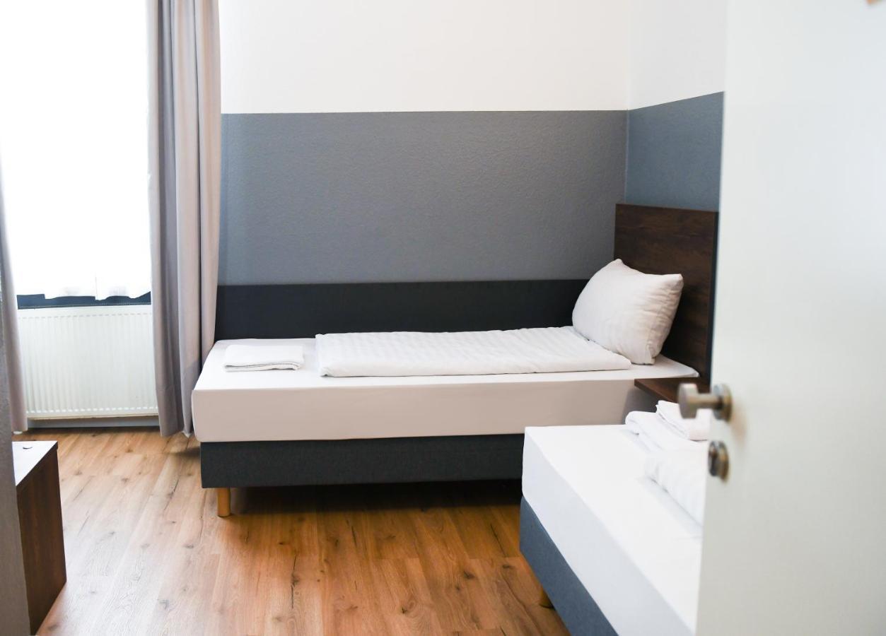 Hotel Apadana Frankfurt Франкфурт на Майн Екстериор снимка
