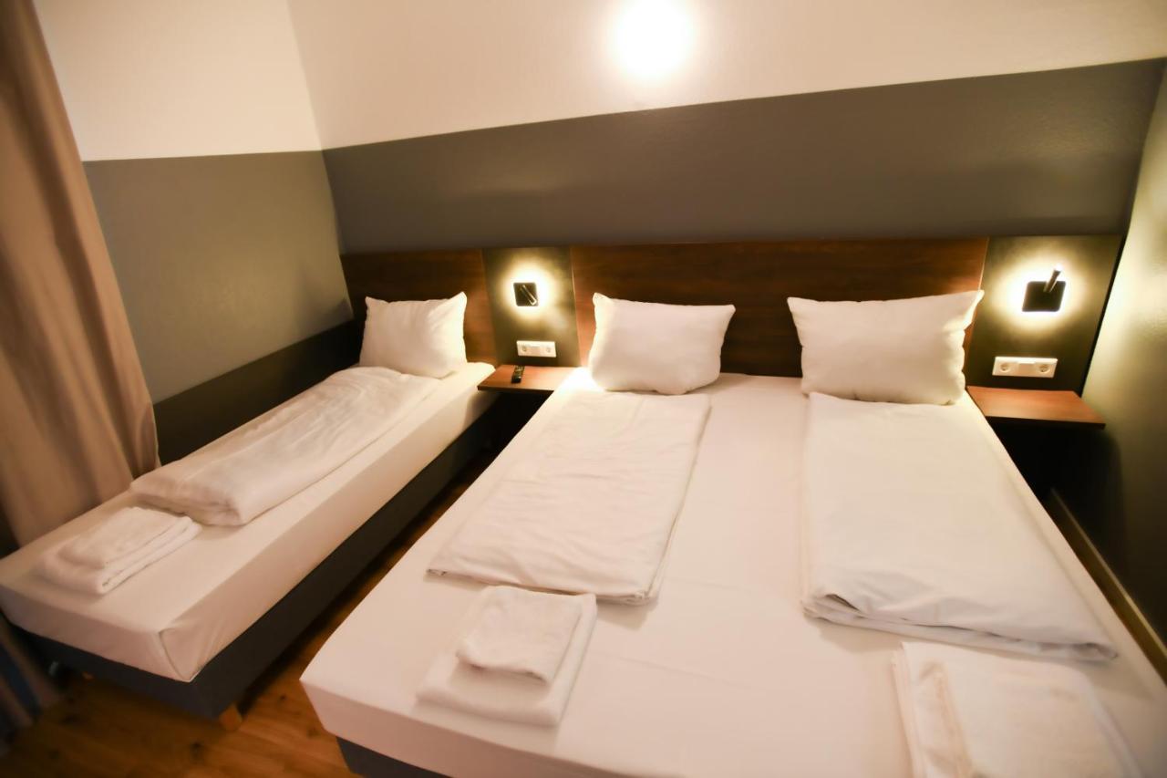 Hotel Apadana Frankfurt Франкфурт на Майн Екстериор снимка