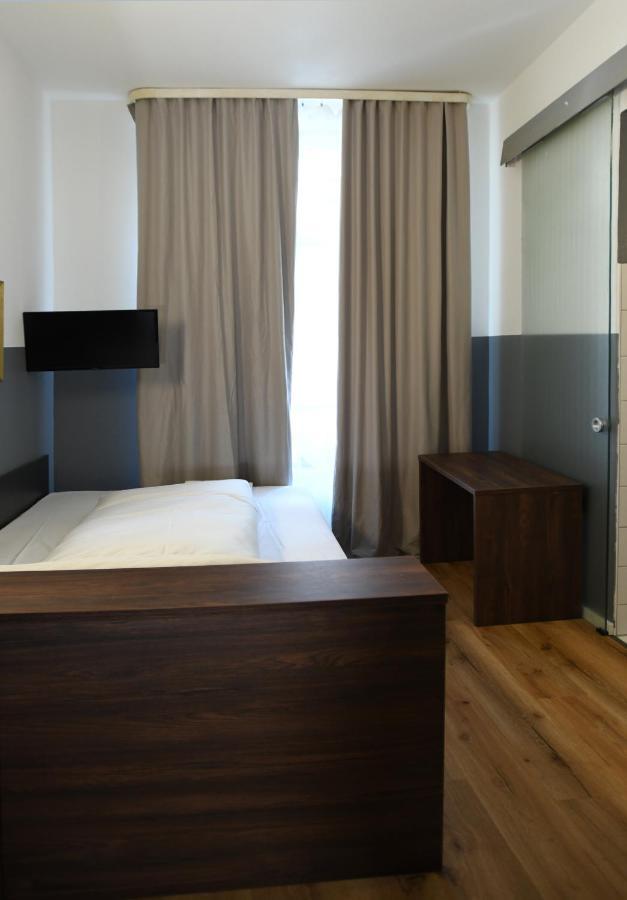 Hotel Apadana Frankfurt Франкфурт на Майн Екстериор снимка