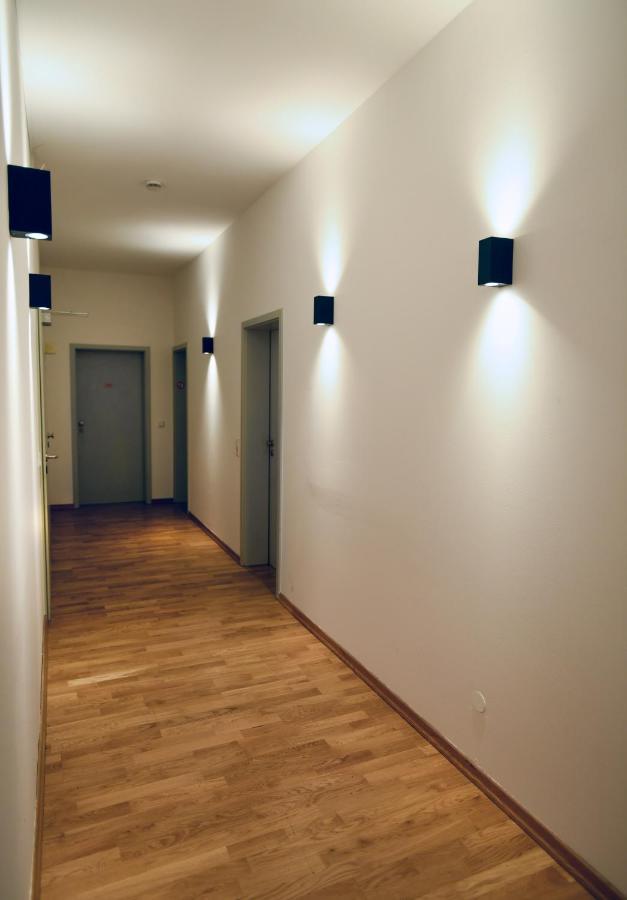 Hotel Apadana Frankfurt Франкфурт на Майн Екстериор снимка