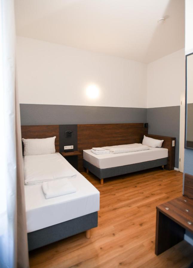 Hotel Apadana Frankfurt Франкфурт на Майн Екстериор снимка