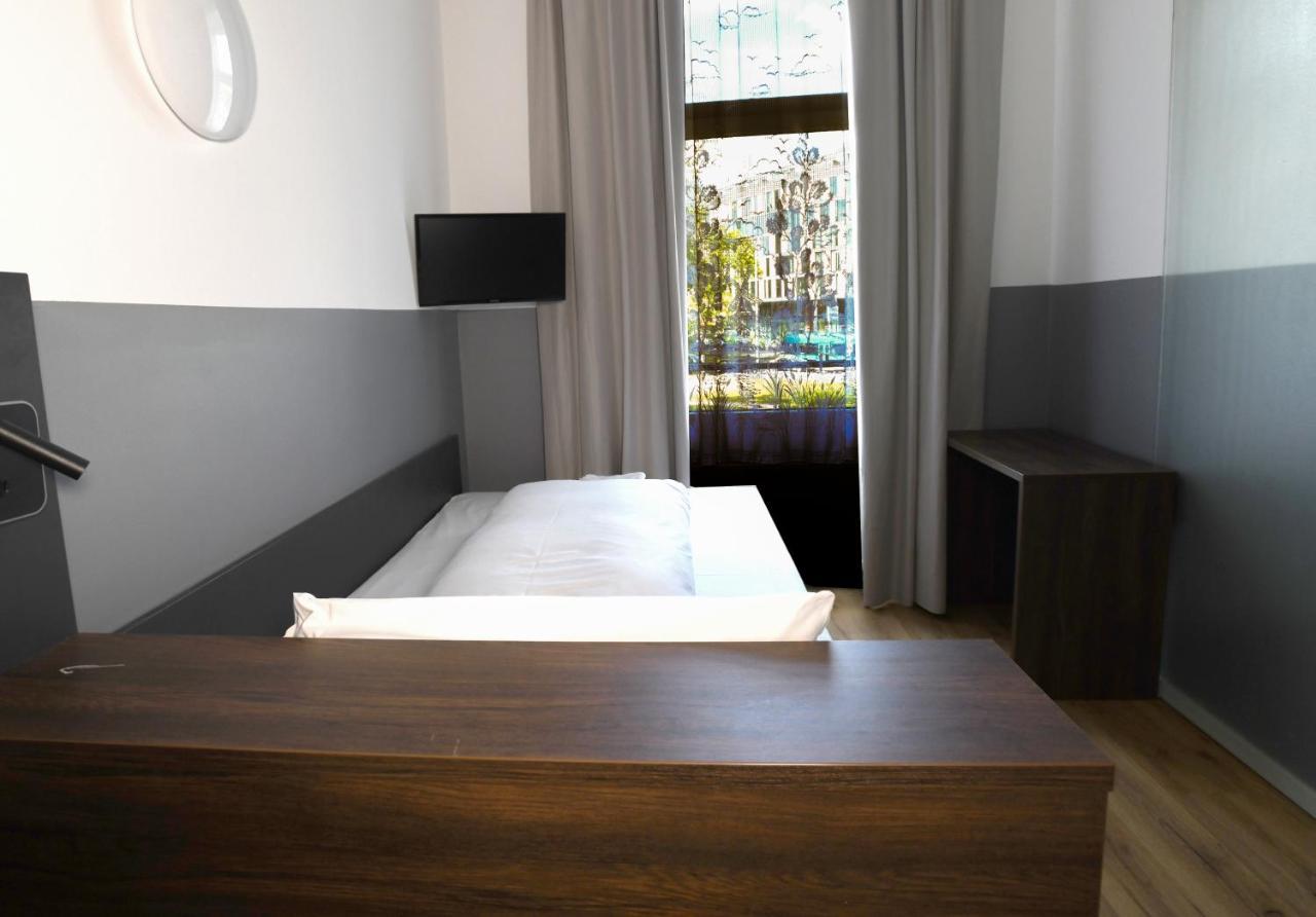 Hotel Apadana Frankfurt Франкфурт на Майн Екстериор снимка