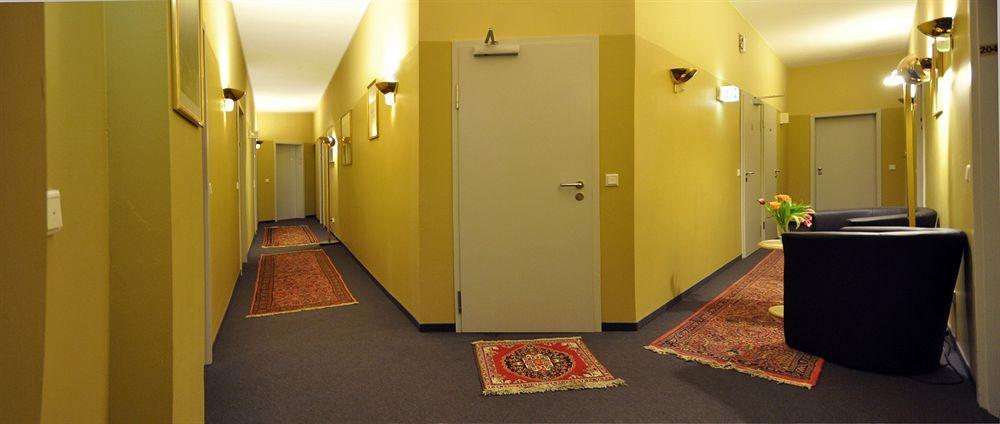 Hotel Apadana Frankfurt Франкфурт на Майн Екстериор снимка