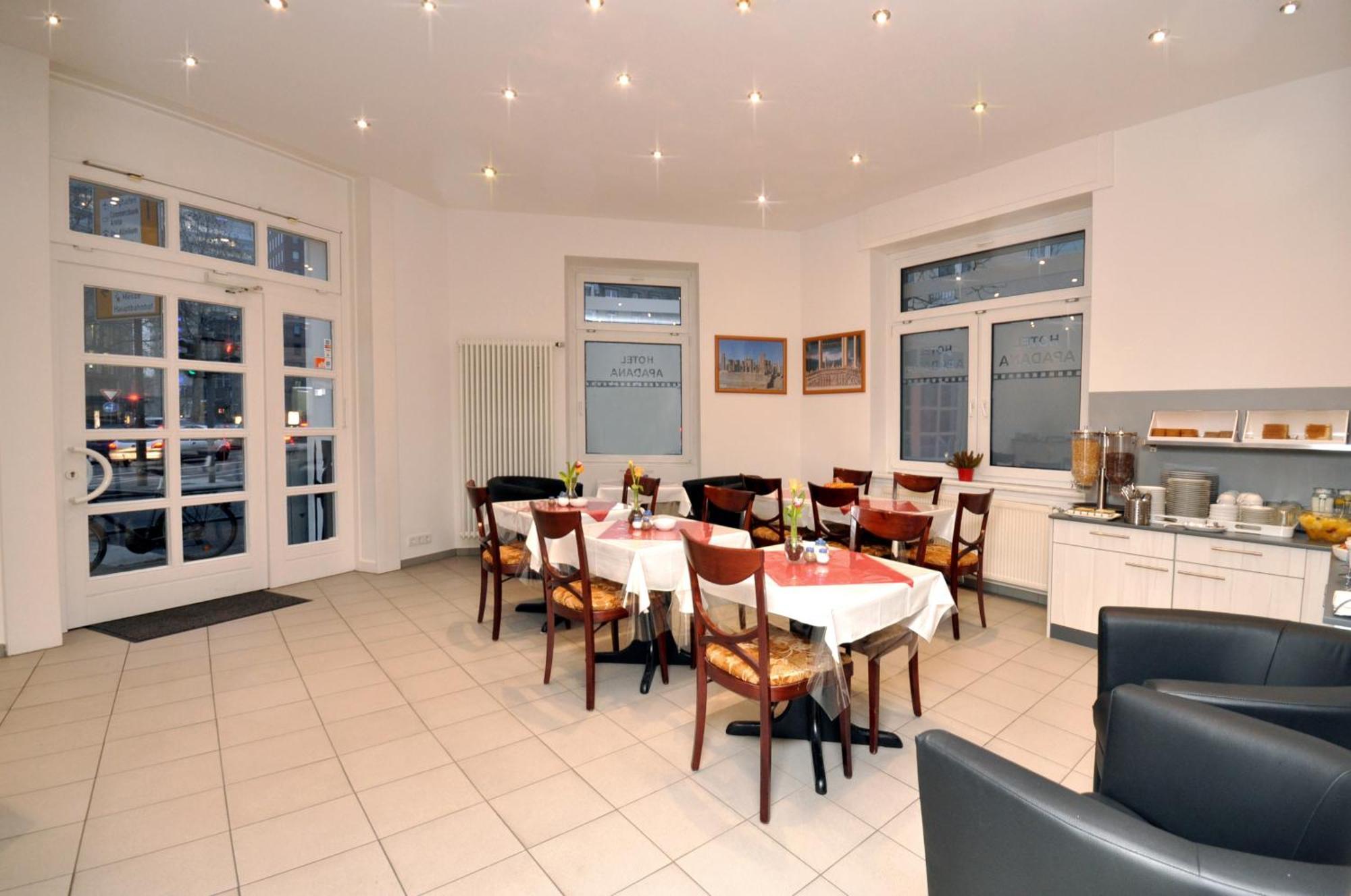 Hotel Apadana Frankfurt Франкфурт на Майн Екстериор снимка