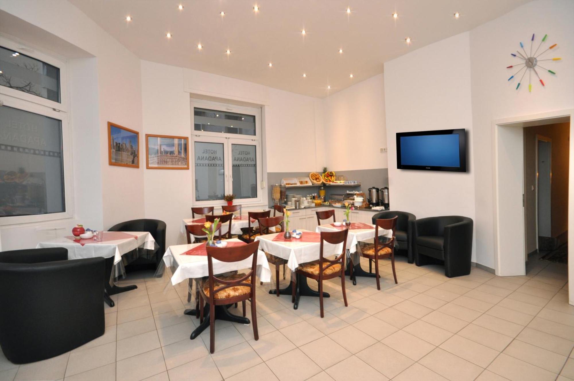 Hotel Apadana Frankfurt Франкфурт на Майн Екстериор снимка
