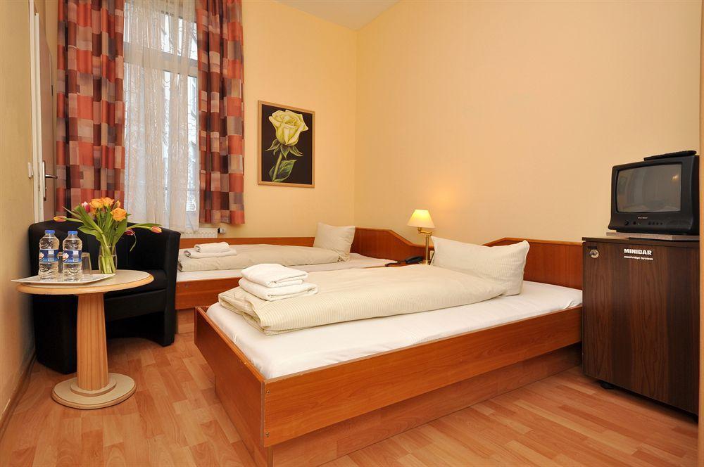 Hotel Apadana Frankfurt Франкфурт на Майн Екстериор снимка