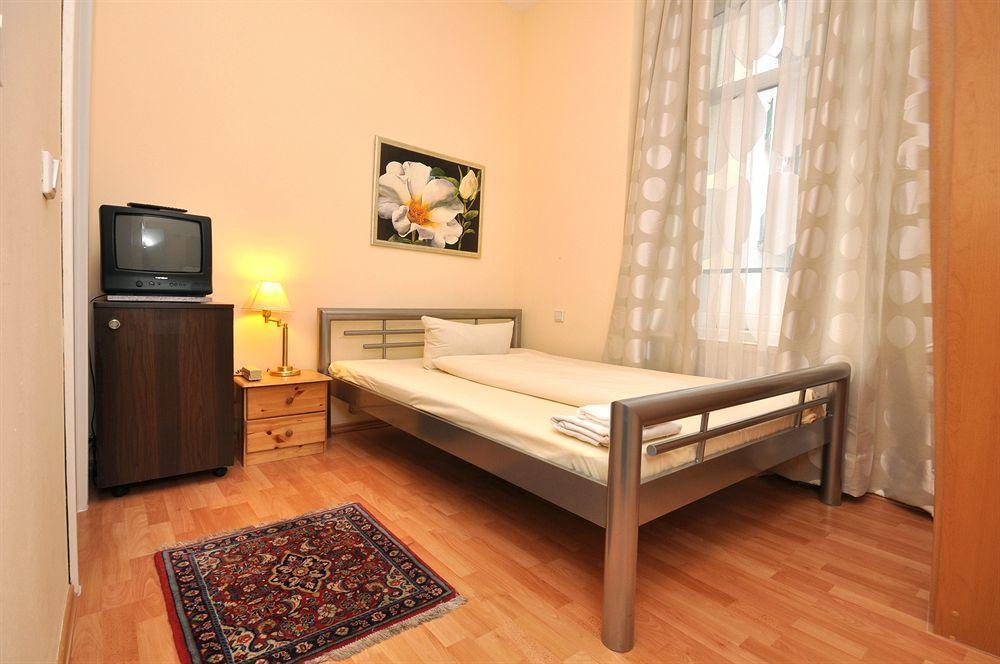Hotel Apadana Frankfurt Франкфурт на Майн Екстериор снимка