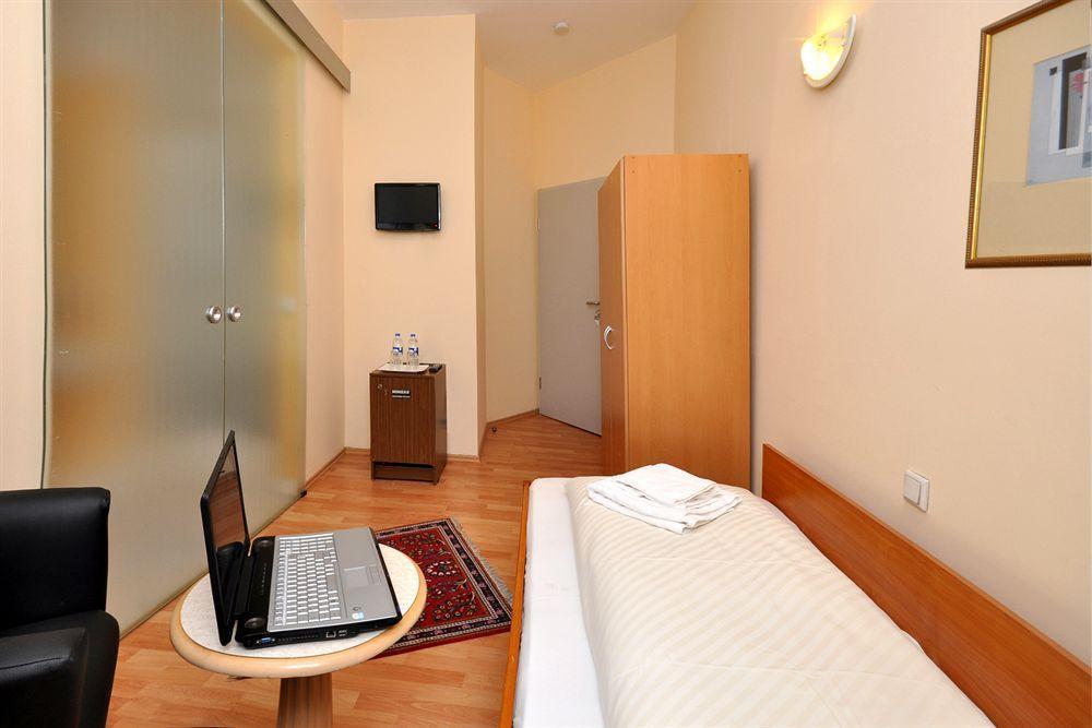 Hotel Apadana Frankfurt Франкфурт на Майн Екстериор снимка