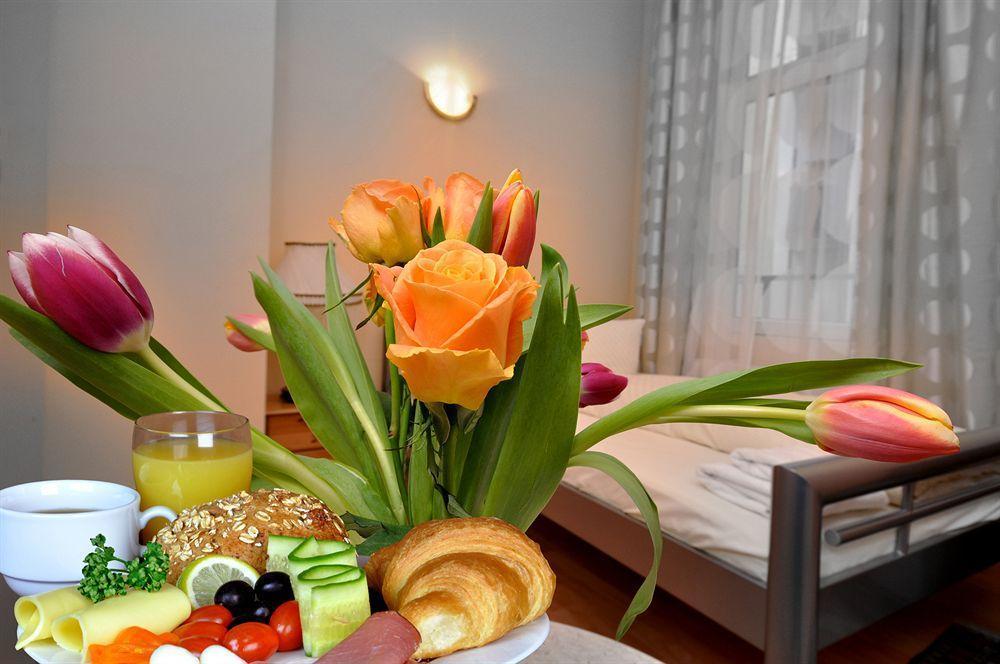 Hotel Apadana Frankfurt Франкфурт на Майн Екстериор снимка